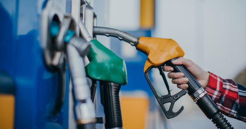 Săptămâna începe cu noi scumpiri pentru carburanți. Prețul motorinei crește cu 26 de bani