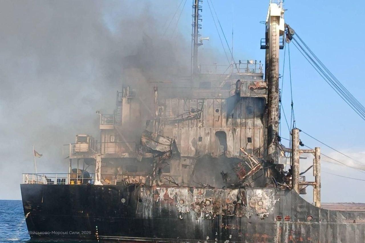 Atac asupra unei nave comerciale în Marea Neagră. Ucraina acuză Rusia că a ucis 10 membri ai echipajului, iar Moscova afirmă că a lovit o țintă militară