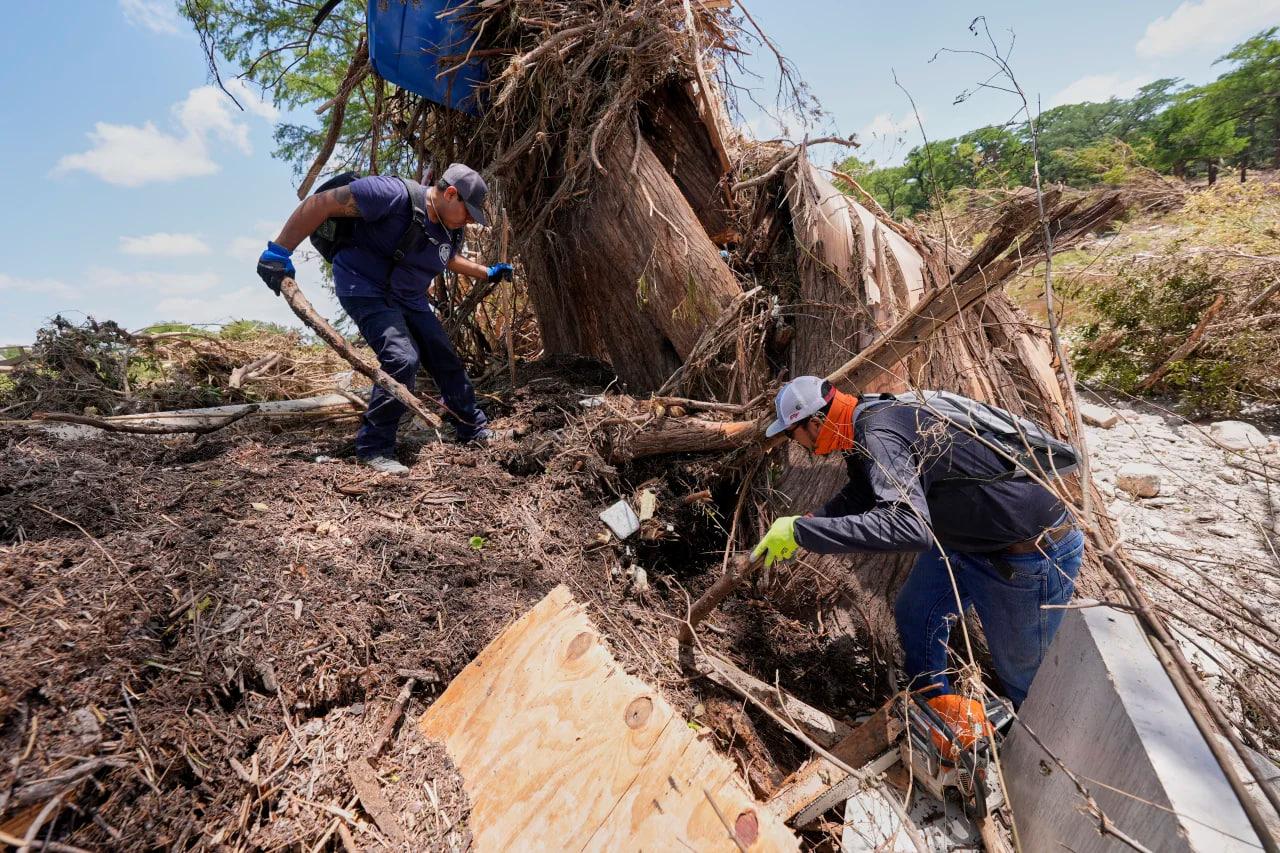 VIDEO | Cel puțin două persoane au murit în urma unor inundații catastrofale din Texas. Autoritățile avertizează că pericolul nu a trecut