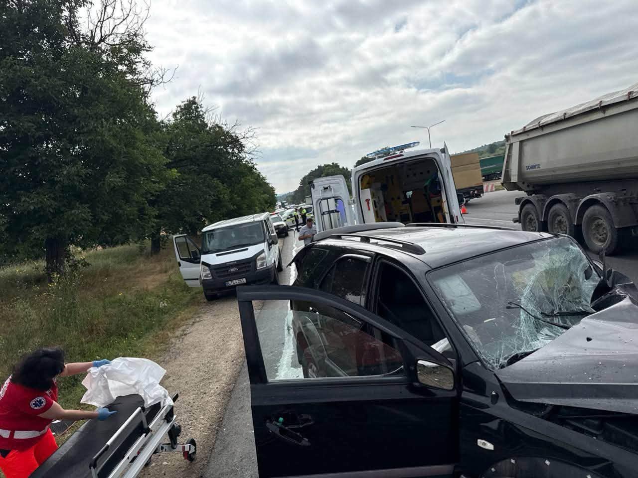В Новоаненском районе столкнулись два автомобиля и микроавтобус. Пострадали три человека