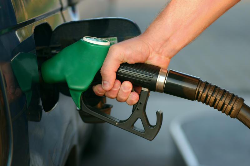 Scumpirea carburanților continuă: prețurile la pompă stabilite de ANRE