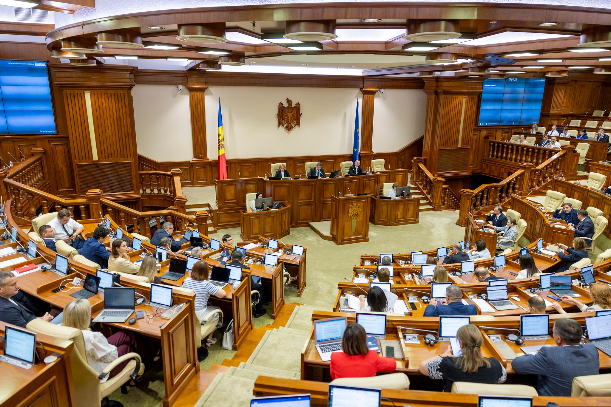 LIVE/ Ședința Parlamentului: Concediul de maternitate și cel paternal vor conta la stagiul de cotizare