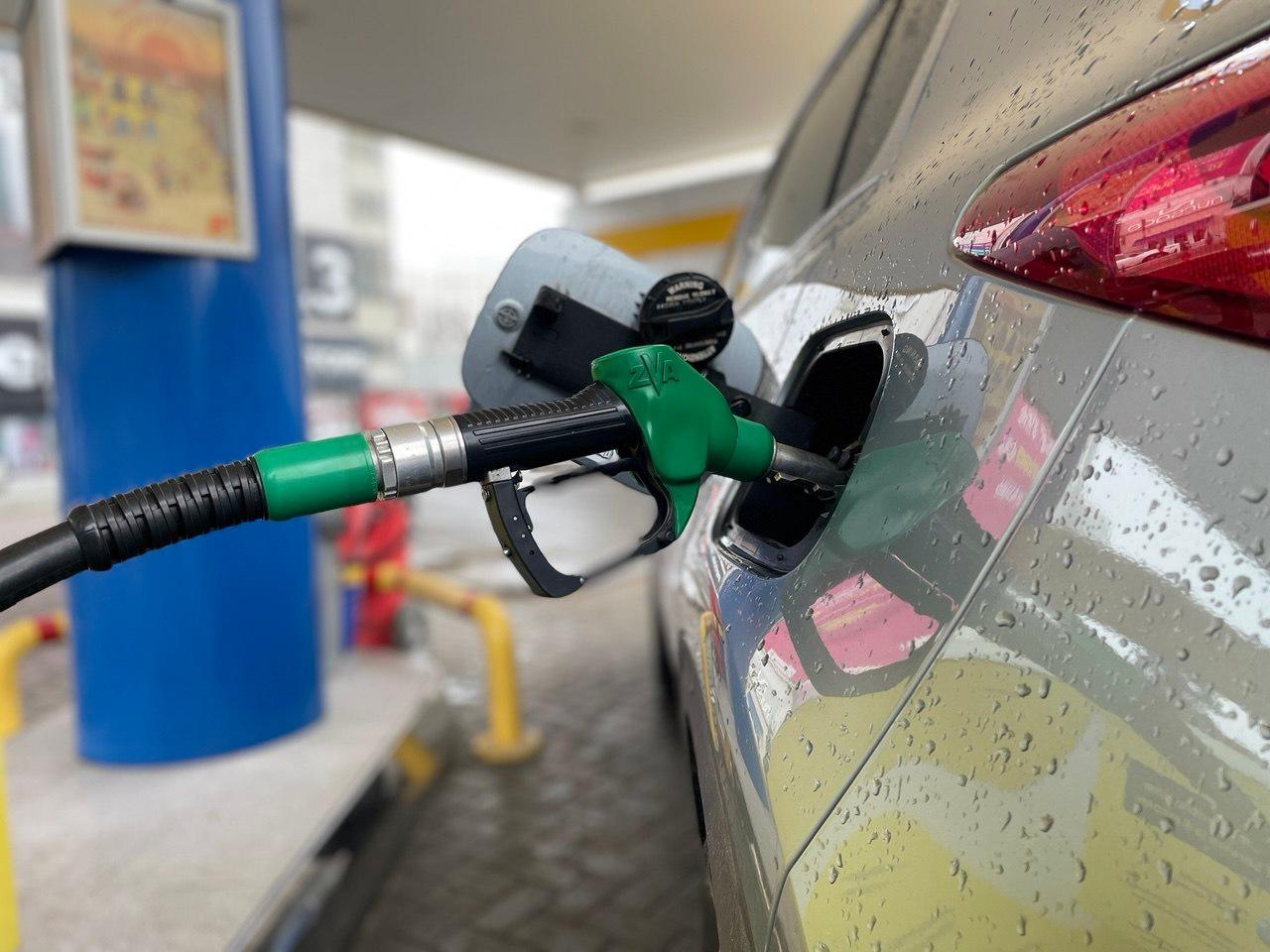 Noi scumpiri pentru carburanți. Benzina se apropie de pragul de 28 de lei