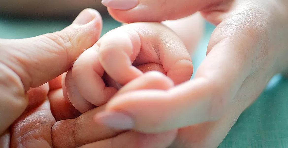 Concediul de maternitate și cel paternal vor fi luate în calcul la pensie. Legea, adoptată de Parlament