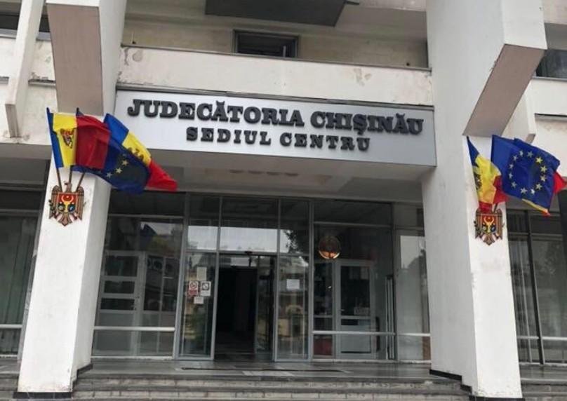 Percheziții la sediul Centru al Judecătoriei Chișinău