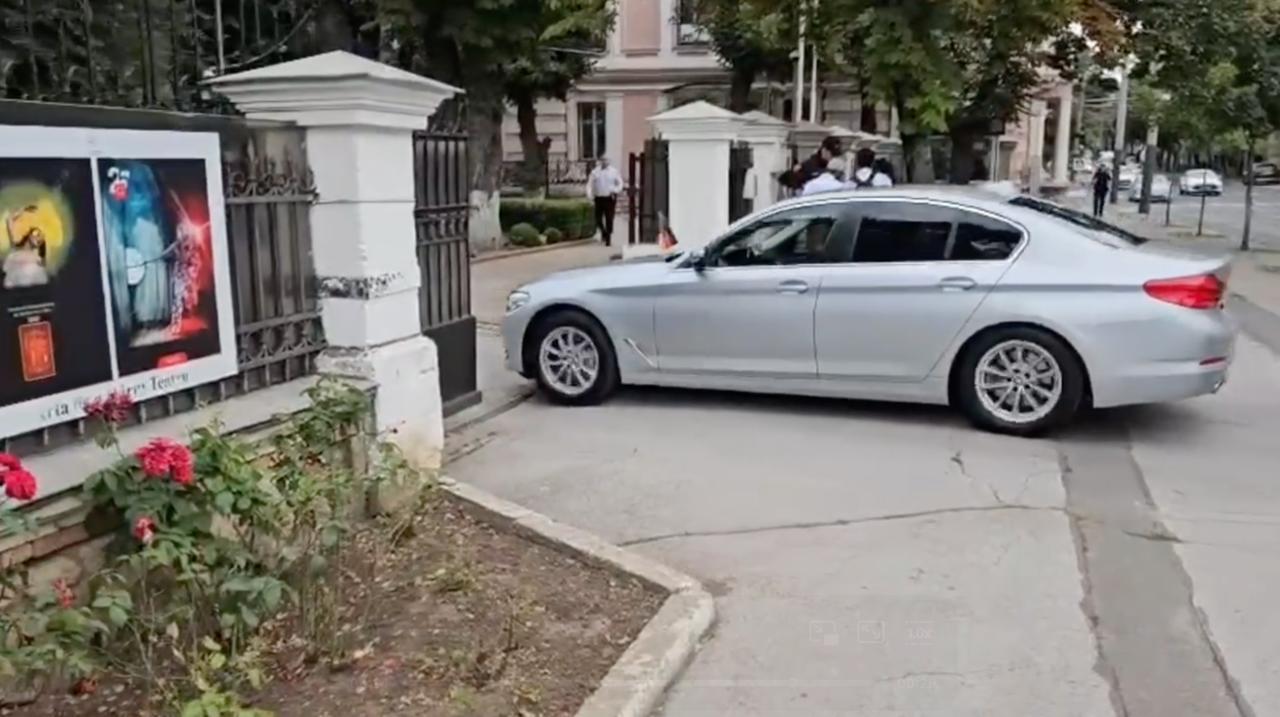 VIDEO | Ambasadorul Germaniei la Chișinău, Hubert Knirsch, în vizită la ambasada României, după declarația în care a negat identitatea românească a Basarabiei